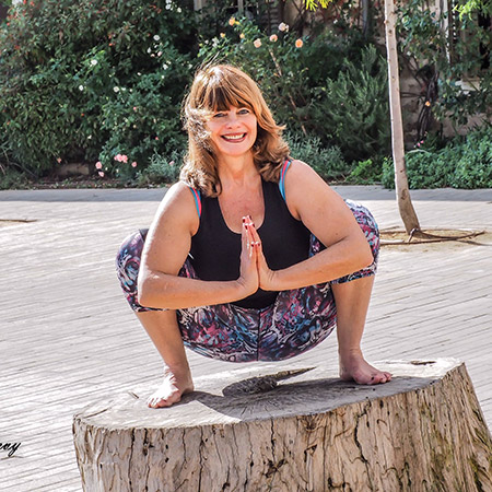 A pose that stretches the thighs, ankles, back and neck, strengthens the pelvis and joints, tones the abdominal muscles and aids in digestion and metabolism. Energetically, the pose has a calming effect and calms the body and the mind.