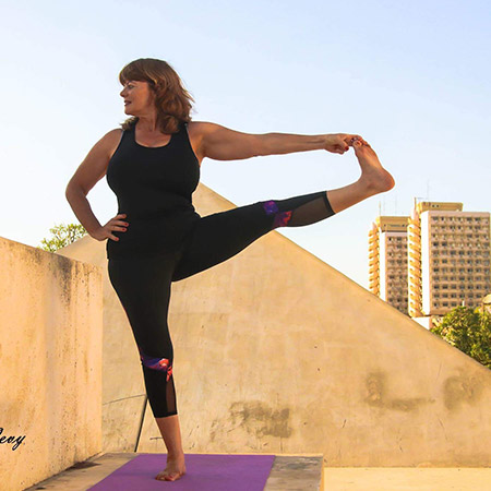 An advanced balancing pose that strengthens the legs, thighs, waist, back, abdomen and improves flexibility. The pose teaches us to find our balance and stability in changing environments, thereby giving us a sense of stability, empowerment and confidence.